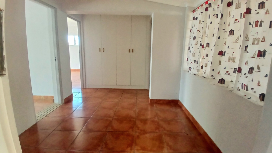 4 Bedroom Property for Sale in Sandbaai Western Cape